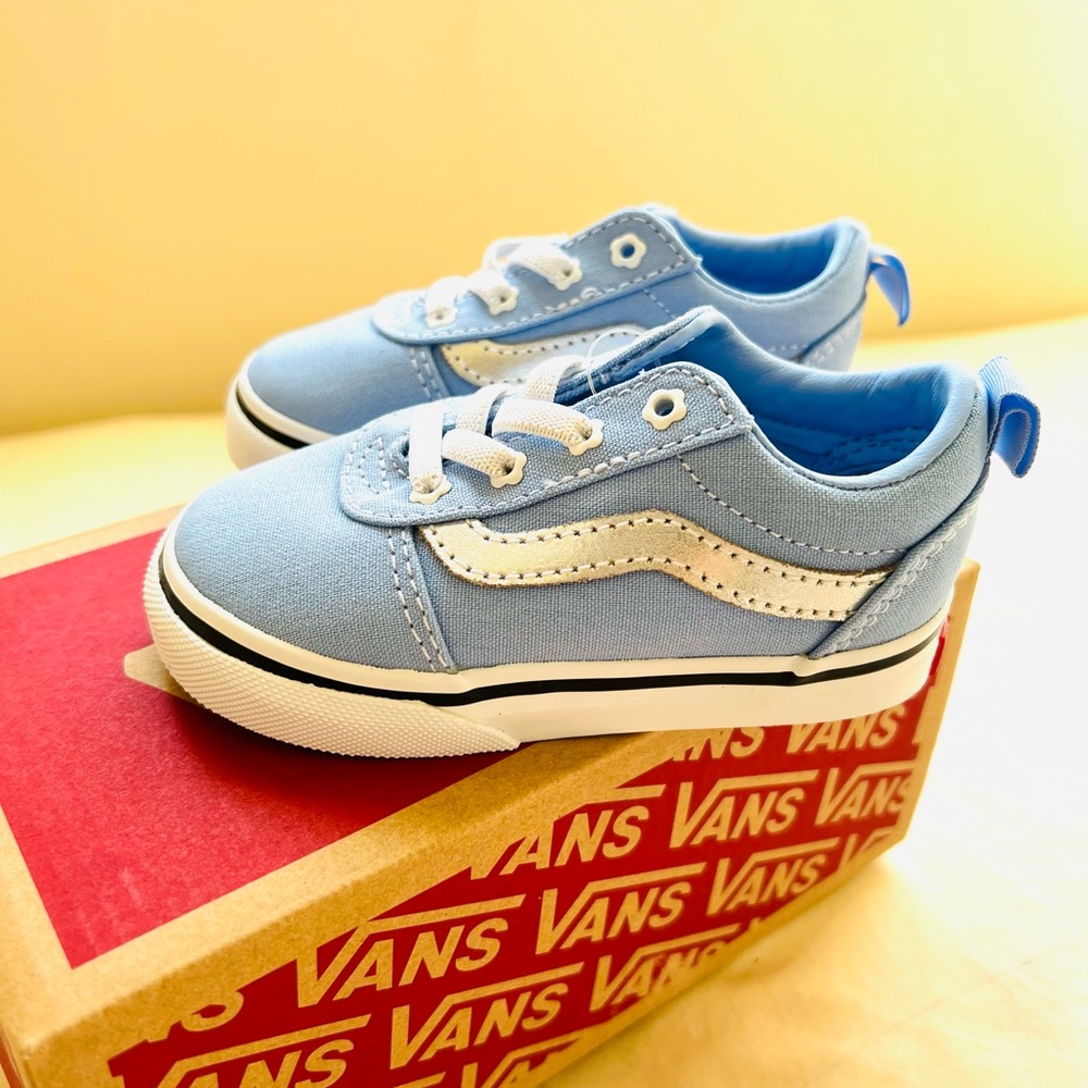 NEW Vans Kid’s Ward Slip-on Sneaker Size 6 Baby Blue